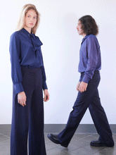 Carica l'immagine nel visualizzatore di Gallery, Camicia Donna Evelyne Seta Blu